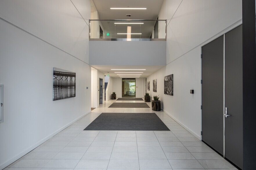 More Photos Of 2100 W Orangewood Ave, Orange Unknown For Lease