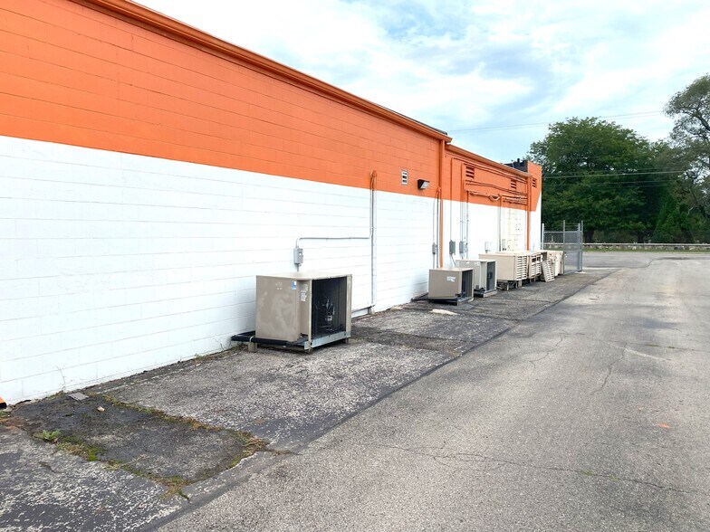 More Photos Of 1701 W Kilgore Ave, Muncie Industrial For Sale