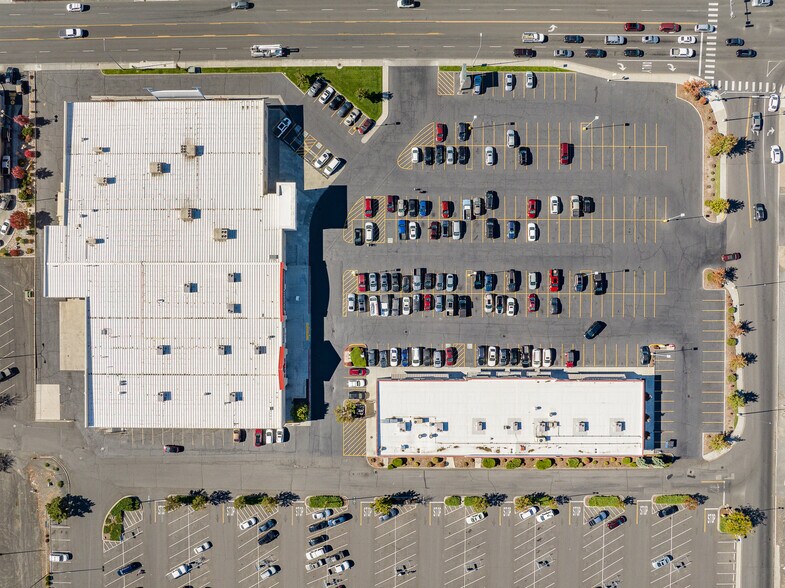 More Photos Of 911 N Stratford Rd, Moses Lake General Retail For Lease