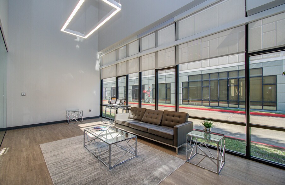 More Photos Of 9330 Kirby Dr, Houston Research And Development For Lease