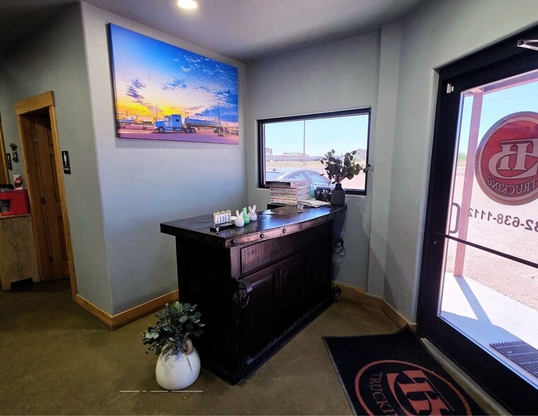 More Photos Of 1003 E County Road 140, Midland Industrial For Lease