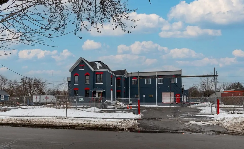 More Photos Of 395 Maple St, Rochester Office For Sale