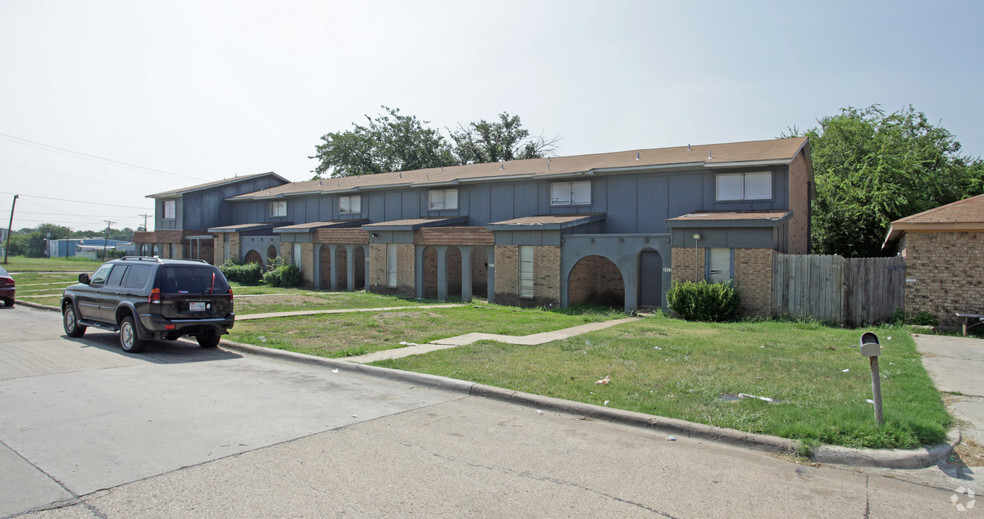 Primary Photo Of 2401-2411 Doreen St, Grand Prairie Apartments For Sale