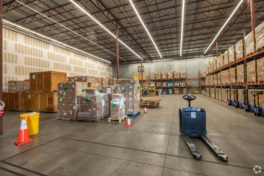 More Photos Of 5035 W Hillsborough Ave, Tampa Warehouse For Lease
