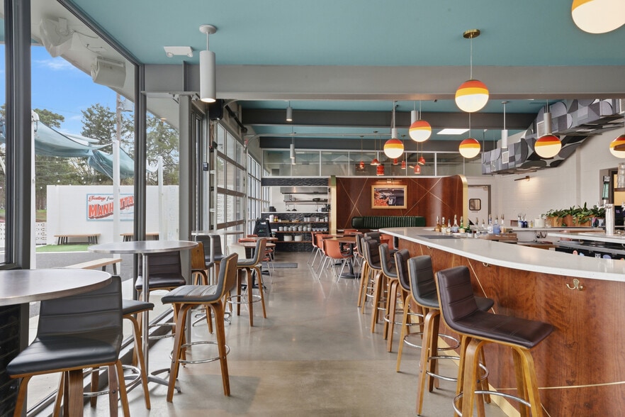 More Photos Of 1026 Poyntz Ave, Manhattan Auto Repair For Sale