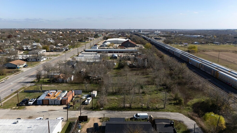 More Photos Of 921 W 2nd St, Taylor Land For Sale