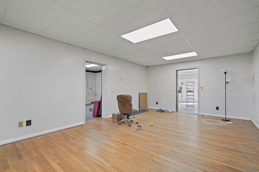 More Photos Of 43 E Colonial Hwy, Hamilton Restaurant For Sale