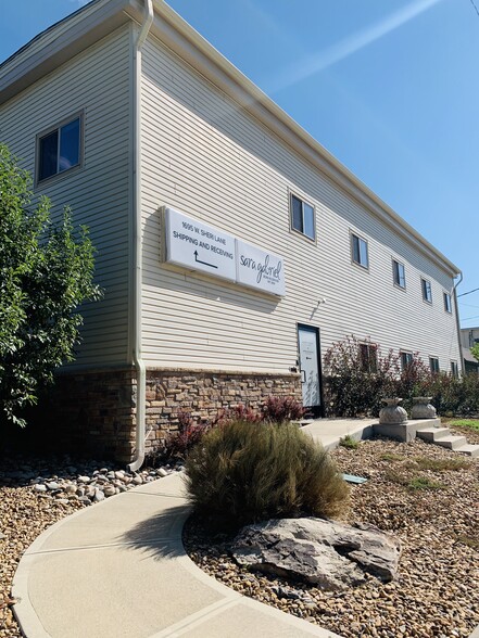 More Photos Of 1695 W Sheri Ln, Littleton Showroom For Sale