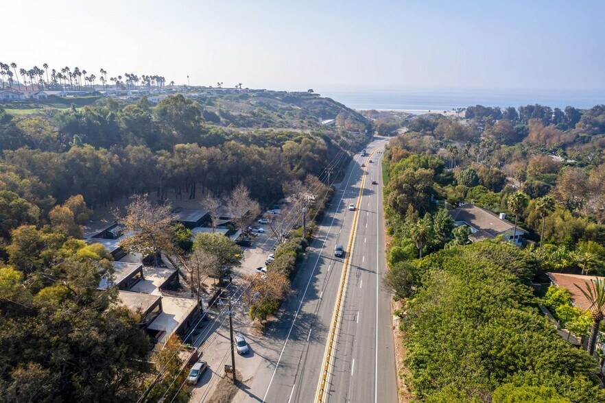 More Photos Of 29350 Pacific Coast Hwy, Malibu Office For Sale