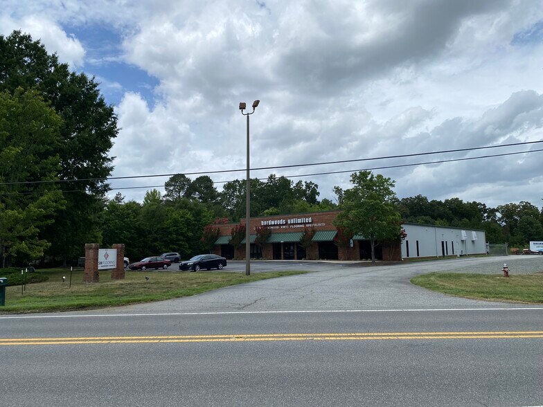 More Photos Of 6909 Burlington Rd, Whitsett Freestanding For Lease