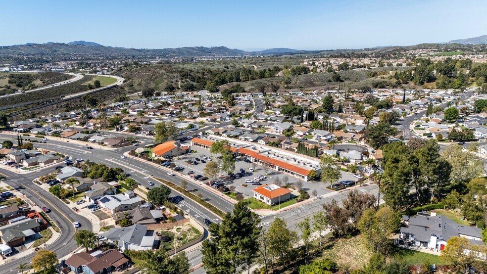 More Photos Of 14711 Princeton Ave, Moorpark Freestanding For Sale
