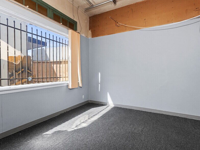 More Photos Of 10746 Magnolia Blvd, North Hollywood Medical For Sale