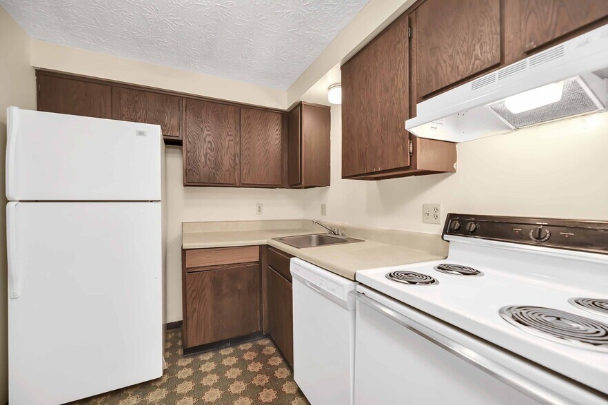 More Photos Of 2612 Pioneer Trl, Sandusky Apartments For Sale