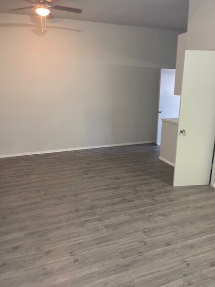 More Photos Of 2032 Wooddale Blvd, Baton Rouge Office For Lease