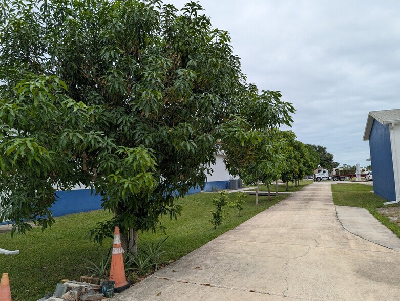 More Photos Of 5060 Industry Dr, Melbourne Manufacturing For Sale