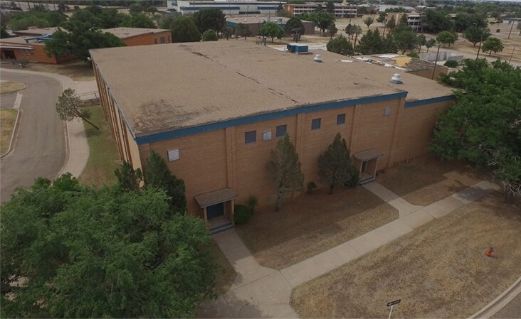 More Photos Of 9717 7th Dr, Lubbock Flex For Lease