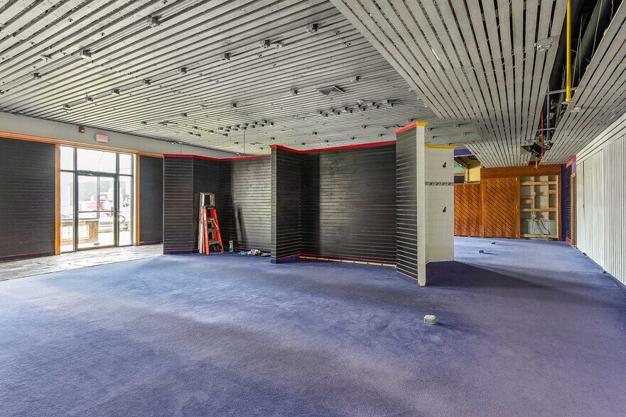 More Photos Of 120 Andover St, Danvers Freestanding For Lease