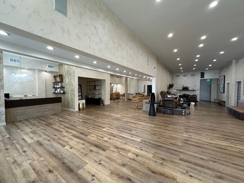 More Photos Of 351-355 N Canon Dr, Beverly Hills Storefront Retail Office For Lease