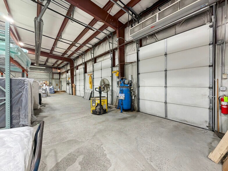More Photos Of 850 Eisenhower Blvd, Johnstown Warehouse For Lease