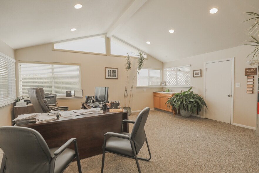 More Photos Of 1020 S Townsend Ave, Montrose Storefront Retail Office For Sale