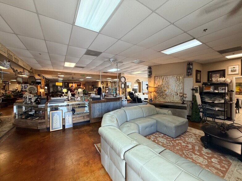 More Photos Of 4900 N Shepherd St, Houston General Retail For Lease