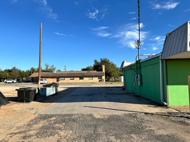 More Photos Of 2000 S Commercial Ave, Coleman Restaurant For Sale