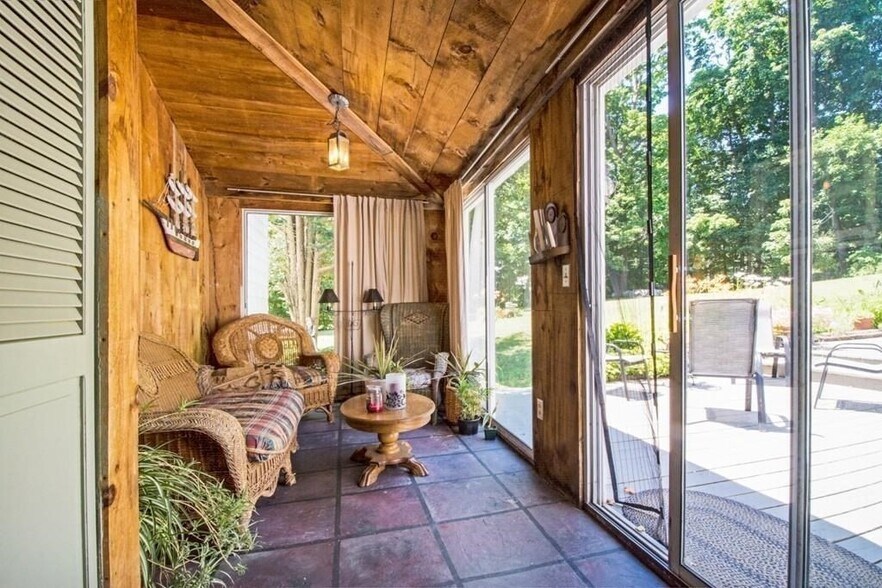 More Photos Of 18 Sargent St, Cherry Valley Flex For Sale