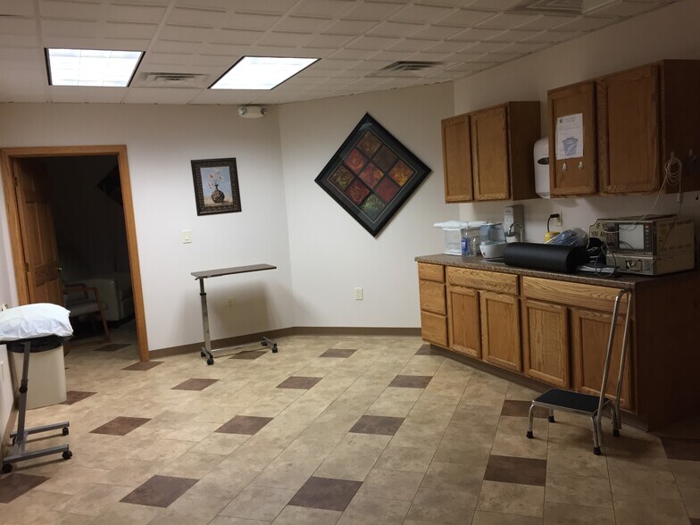 More Photos Of 215 Grove City Rd, Slippery Rock Medical For Sale
