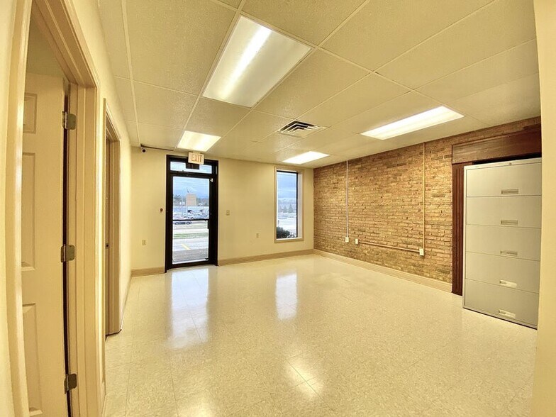 More Photos Of 1523-1529 Cliff Gookin Blvd, Tupelo Office For Lease