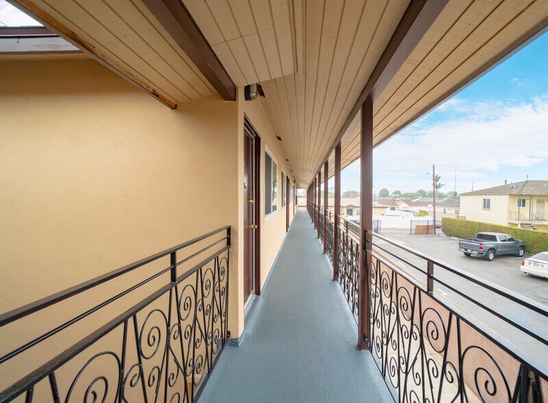 More Photos Of 11123 S Inglewood Ave, Inglewood Apartments For Sale