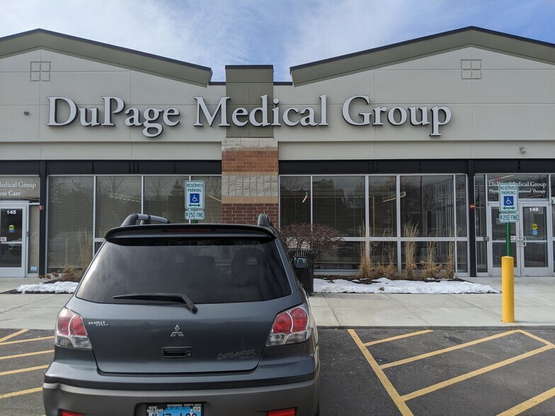 More Photos Of 137-149 N Weber Rd, Bolingbrook Restaurant For Lease