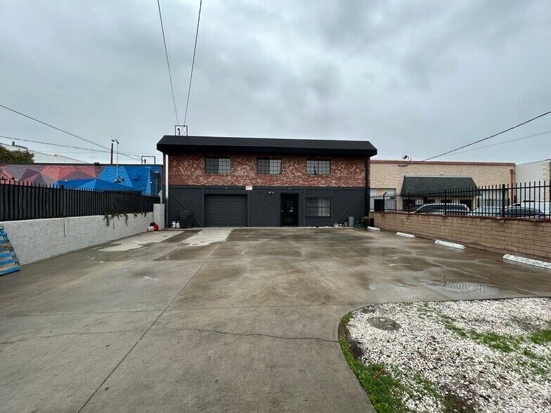 Primary Photo Of 16142 Wyandotte St, Van Nuys Warehouse For Lease