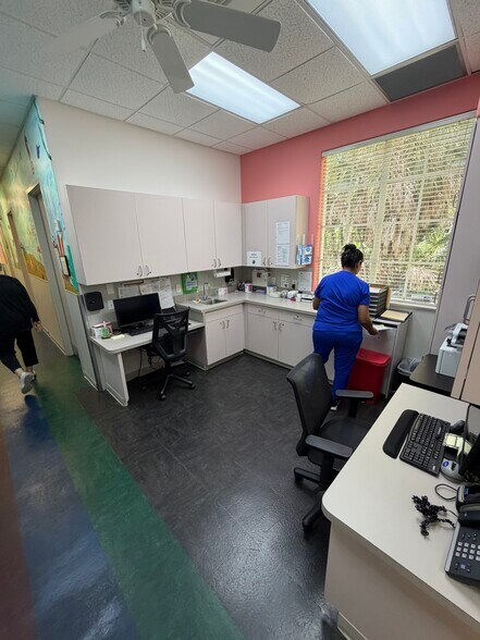 More Photos Of 9160 Galleria Ct, Naples Medical For Lease
