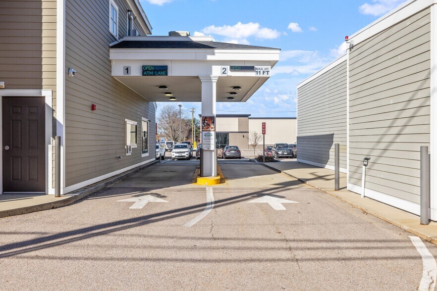 More Photos Of 493 Amherst St, Nashua Freestanding For Lease