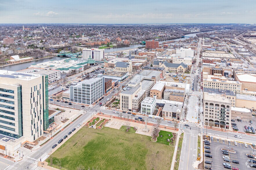 More Photos Of 23 W Jefferson St, Joliet Office For Sale