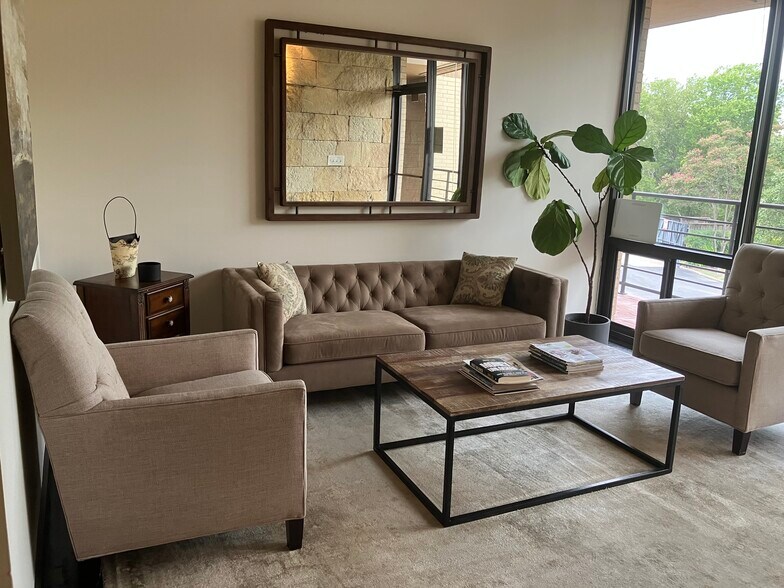 More Photos Of 3345 Bee Caves Rd, Austin Office For Sale