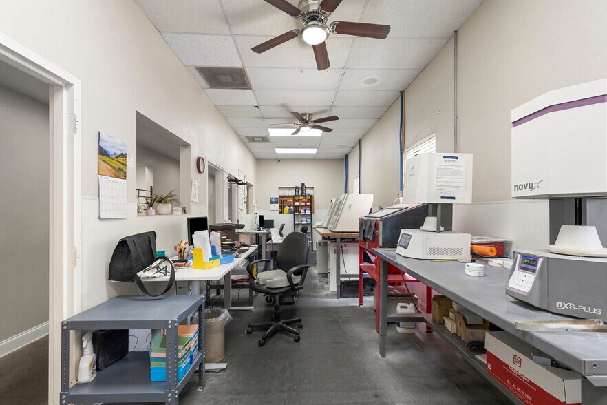 More Photos Of 1237 Lady Marion Ln, Dunedin Office For Lease