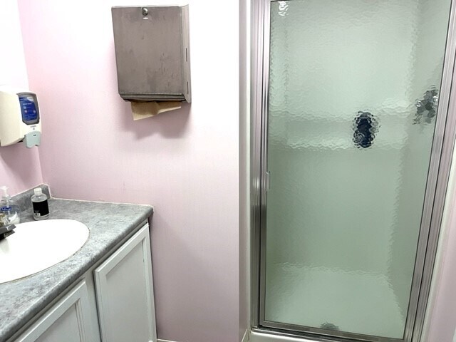 More Photos Of 1650 Elm St, Manchester Medical For Sale