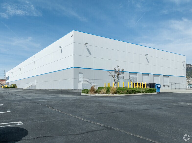 More Photos Of 15624 Roxford St, Sylmar Warehouse For Lease
