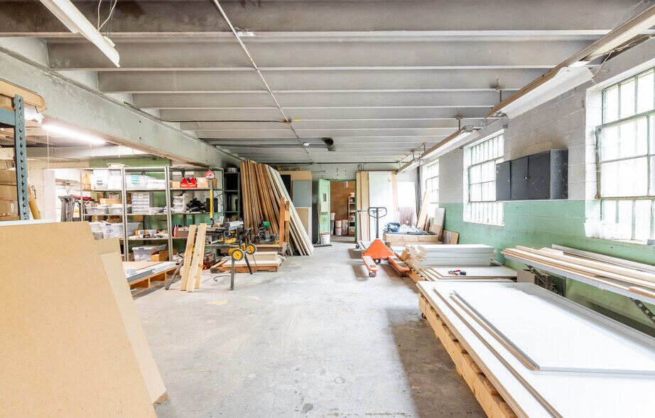 More Photos Of 927 E Madison St, Louisville Warehouse For Sale