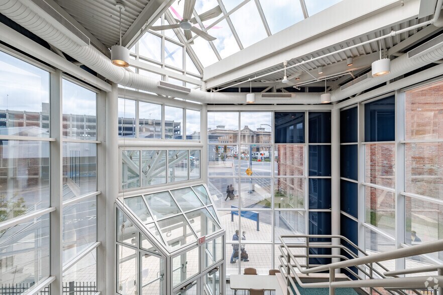 More Photos Of 572 S Salina St, Syracuse Medical For Sale