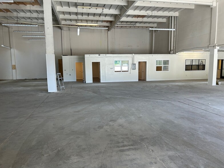 More Photos Of 2398 Jerrold Ave, San Francisco Warehouse For Lease