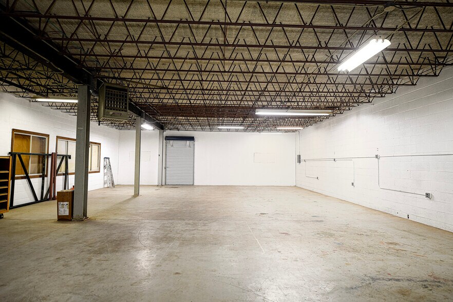 More Photos Of 6412-6418 Frankford Ave, Baltimore Warehouse For Lease