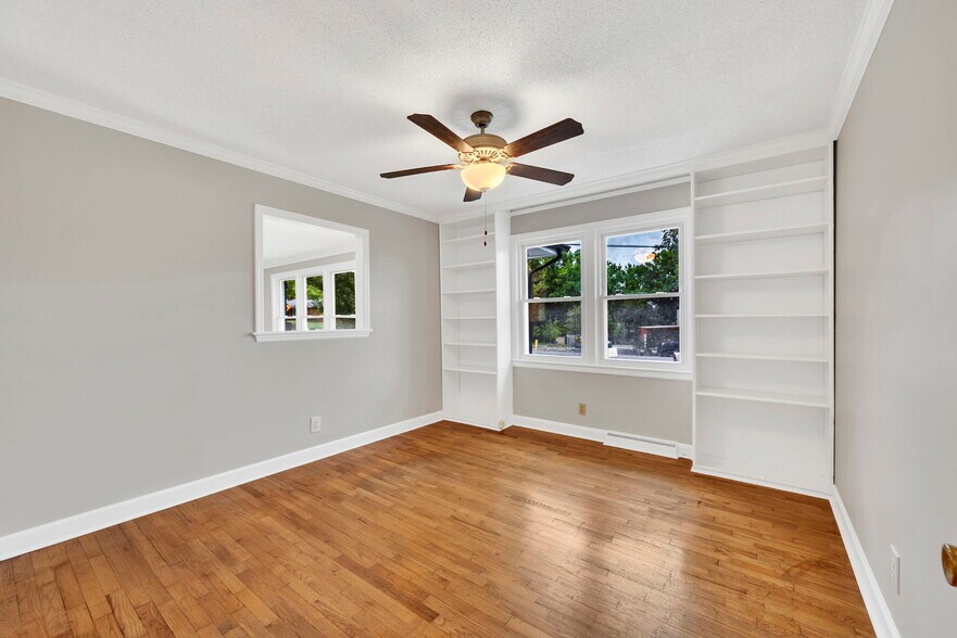 More Photos Of 1 Elizabeth Dr, Greenville Freestanding For Sale