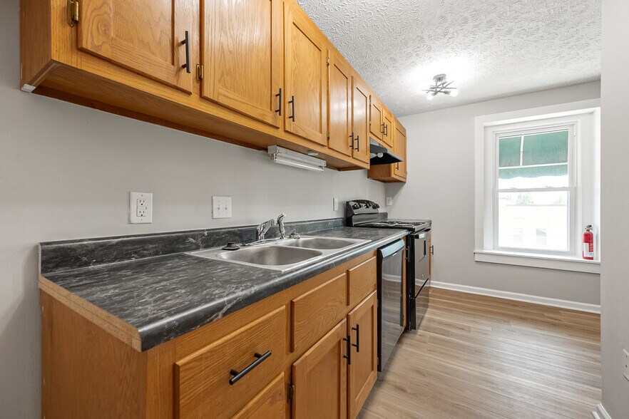 More Photos Of 522 N Main St, Hillsville Office Residential For Sale