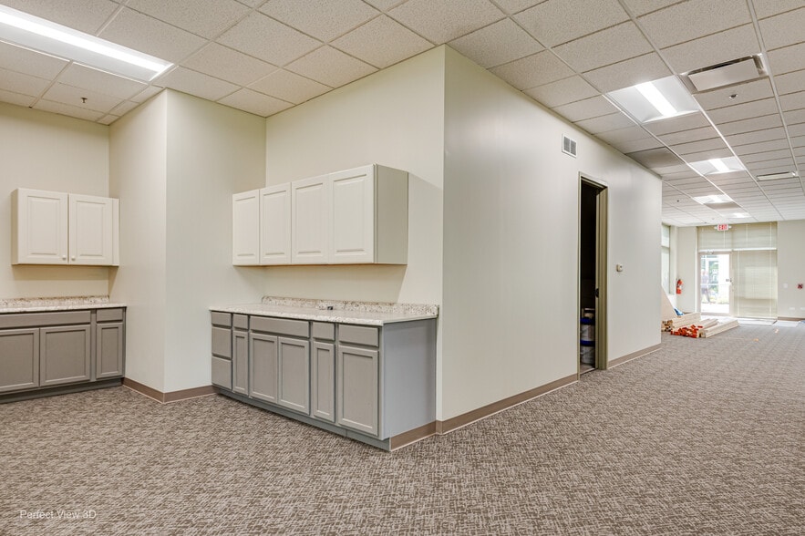 More Photos Of 320 Cardinal Dr, St Charles Medical For Lease