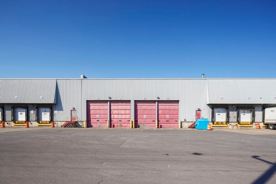 More Photos Of 2177 Av 23e, Lachine Distribution For Lease