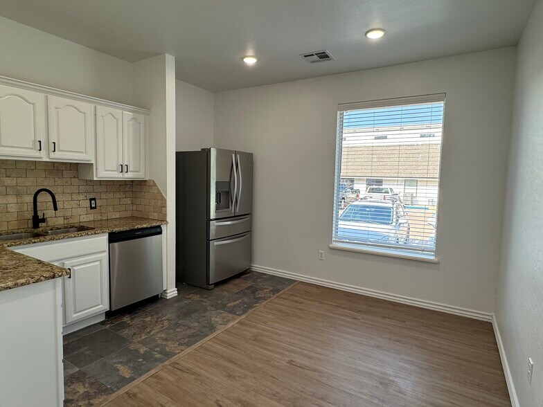 More Photos Of 817 Irish Ln, Edmond Office For Lease