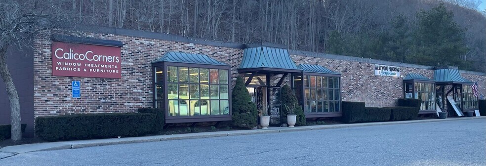 More Photos Of 631-643 Danbury Rd, Wilton Freestanding For Lease