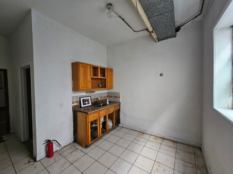 More Photos Of 252-254 Green St, South Hackensack Warehouse For Sale